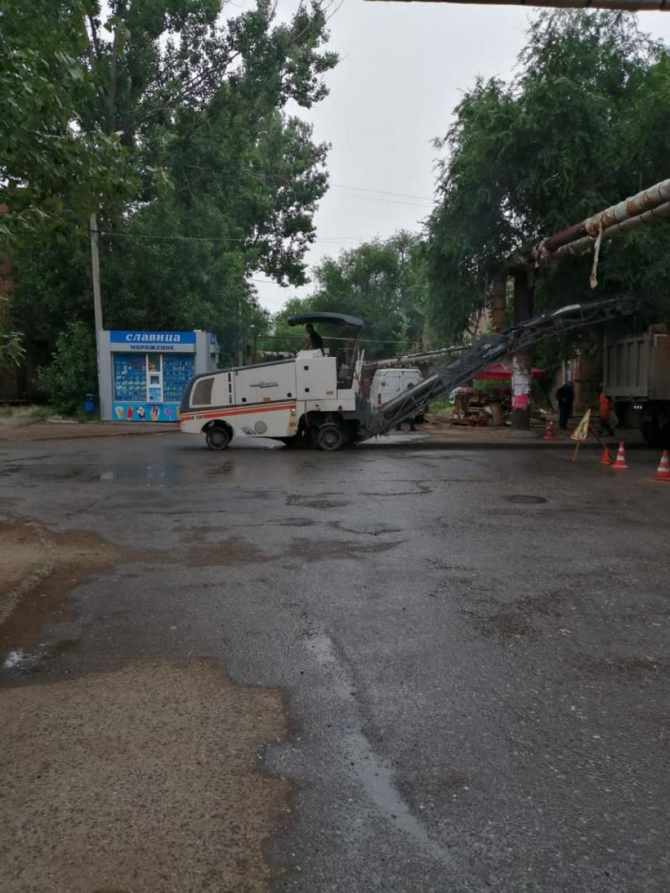 В переулке Бутлерова стартовали дорожные работы | 17.06.2022 | Астрахань -  БезФормата