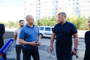 Губернатор Игорь Бабушкин посетил дом для переселенцев в Ленинском районе