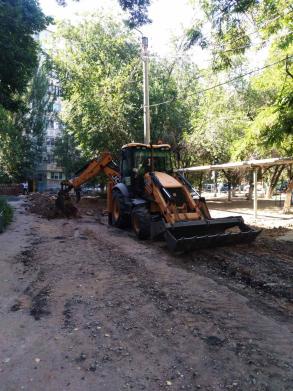 В Астрахани приступили к ремонту дворов