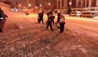 Коммунальные службы города устраняют последствия выпавшего снега