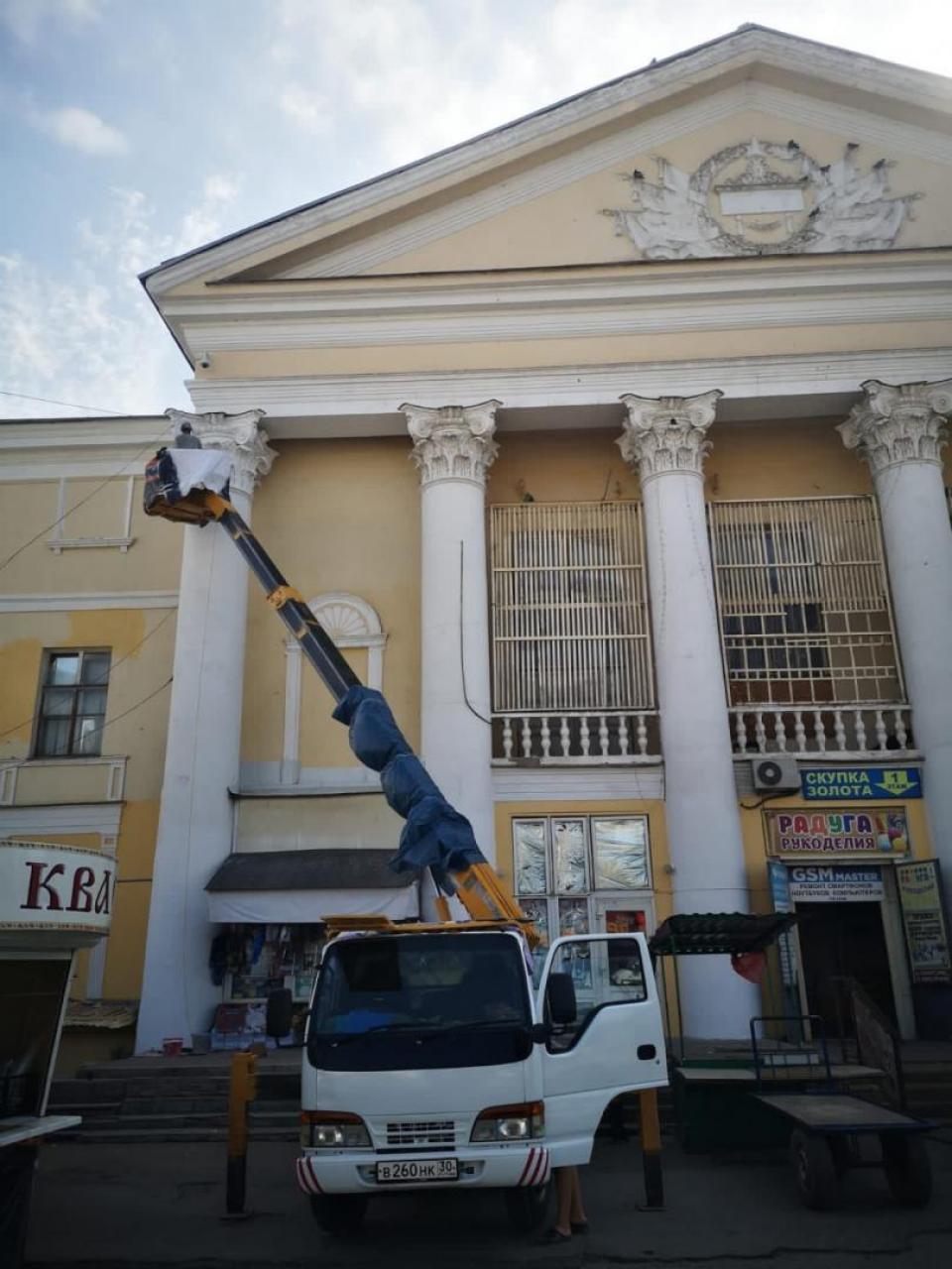 На центральных улицах Астрахани обновляют фасады зданий | 29.08.2022 |  Астрахань - БезФормата