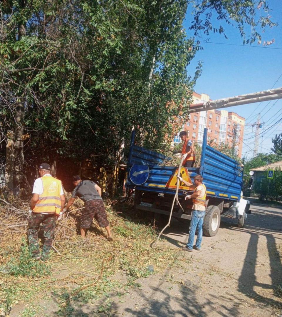 В Астрахани усилены работы по вывозу мусора | 22.08.2023 | Астрахань -  БезФормата